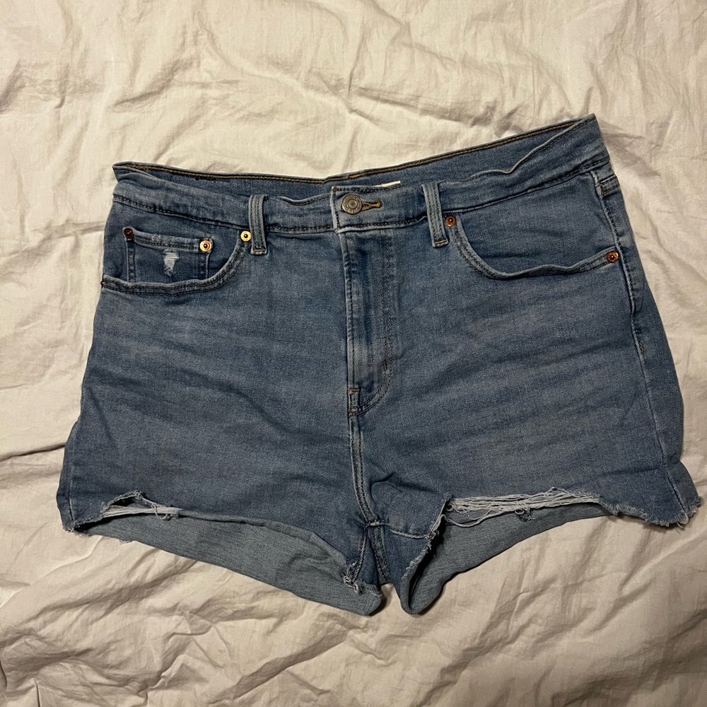 Levi’s High-Rise Shorts Size 32